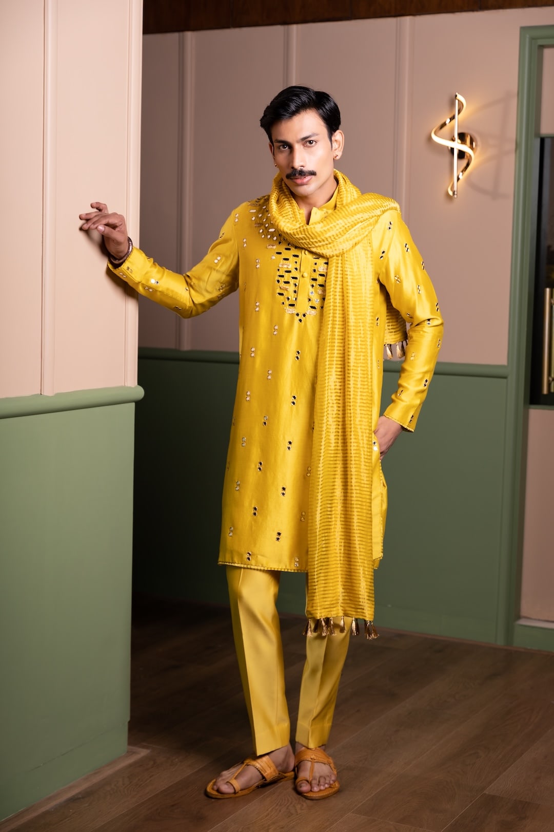 Mirror Drop Kurta With Banarasi Stole Seta