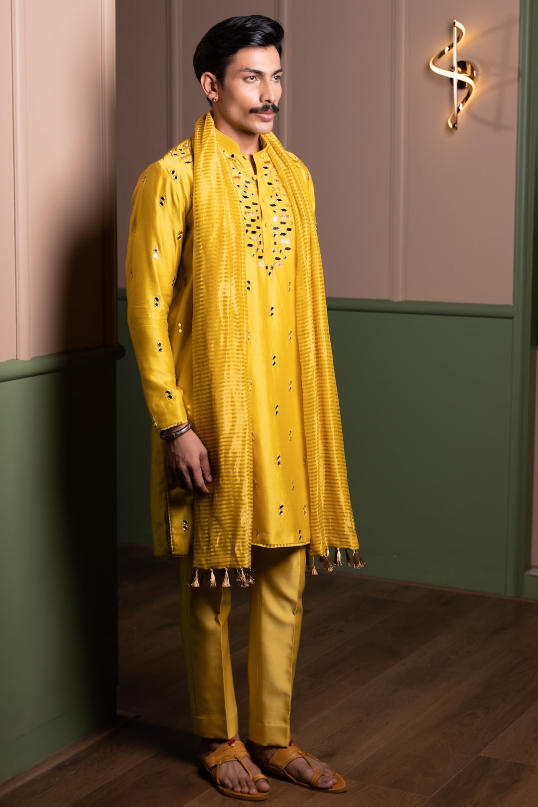 Mirror Drop Kurta With Banarasi Stole Seta