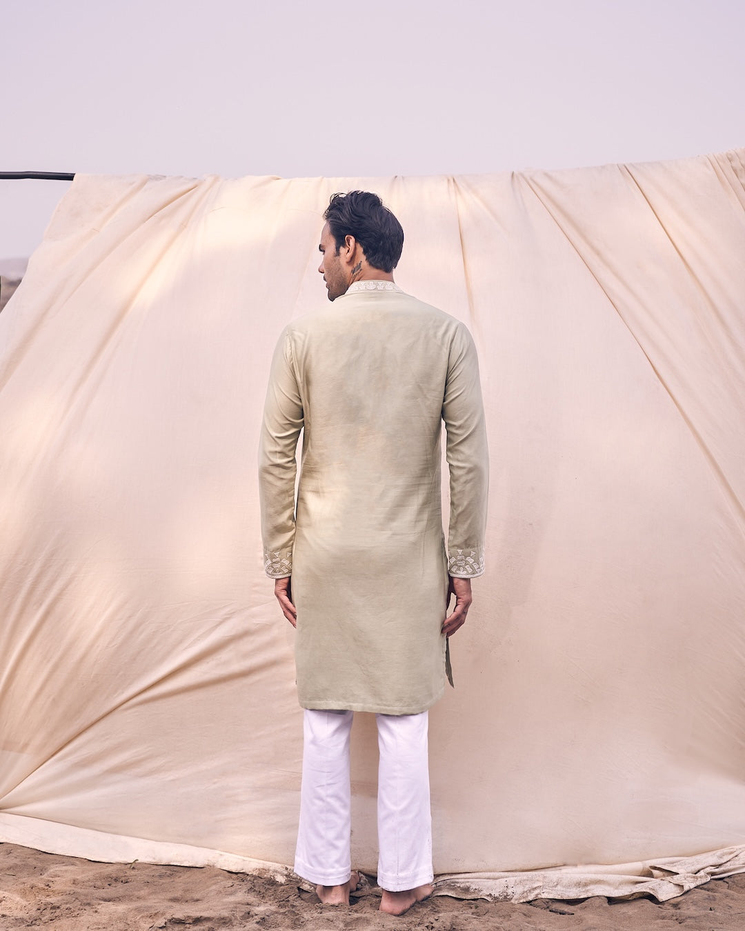 Tie-up Bandi Set With Multicoulour Embroidery