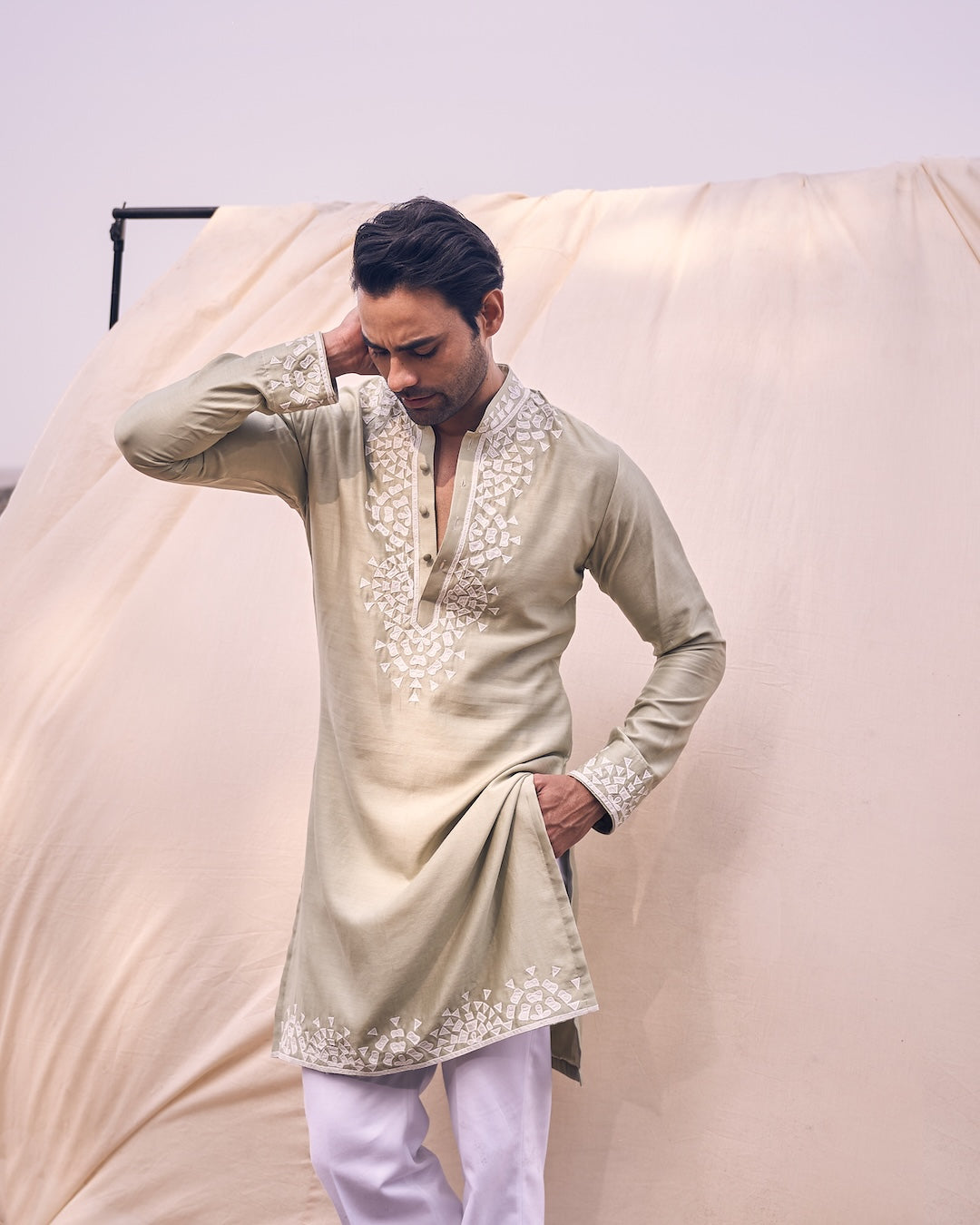 Tie-up Bandi Set With Multicoulour Embroidery