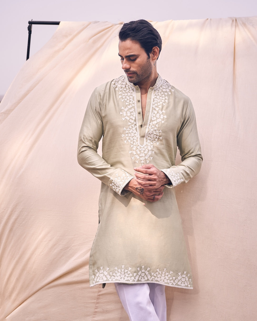 Tie-up Bandi Set With Multicoulour Embroidery