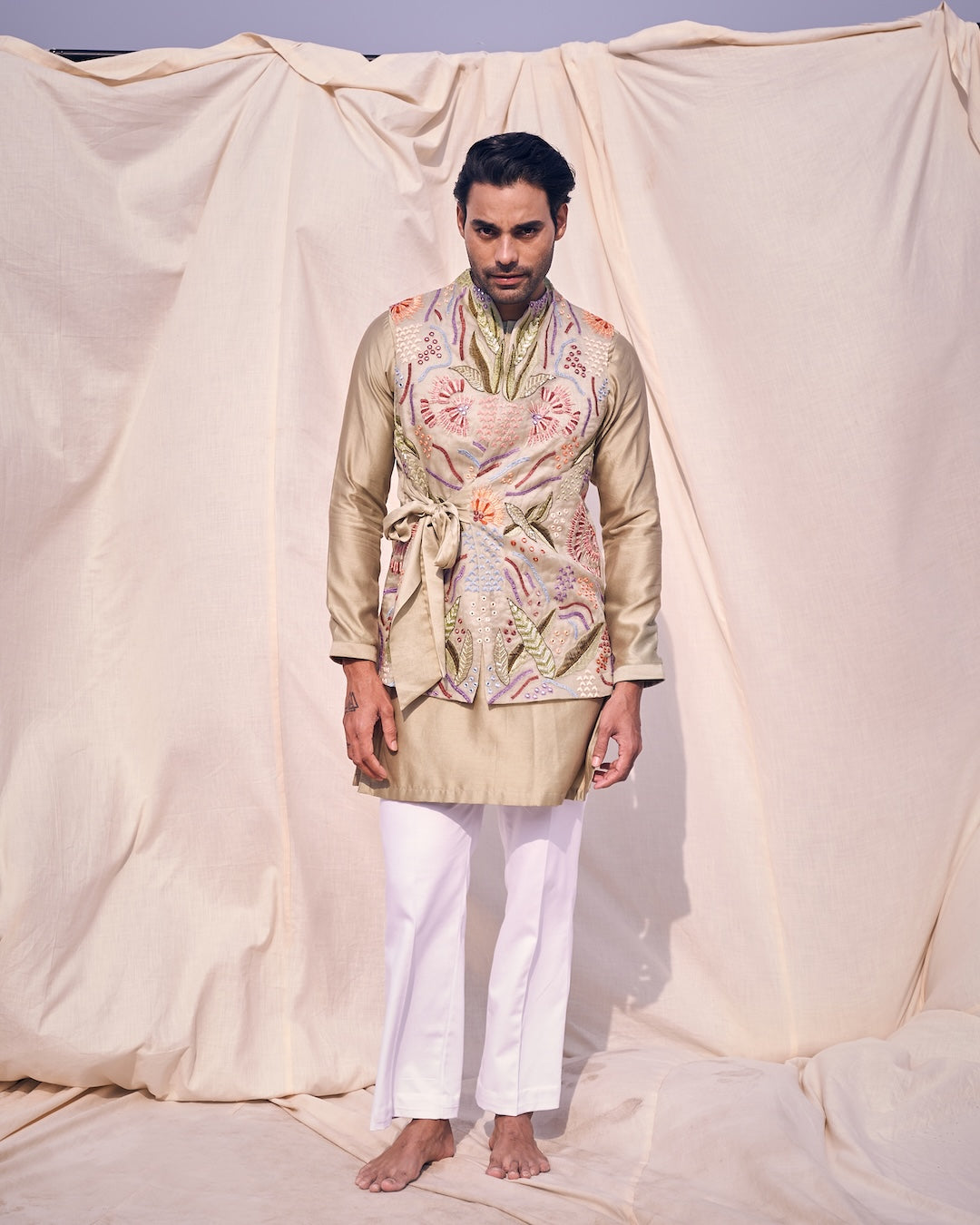 Tie-up Bandi Set With Multicoulour Embroidery