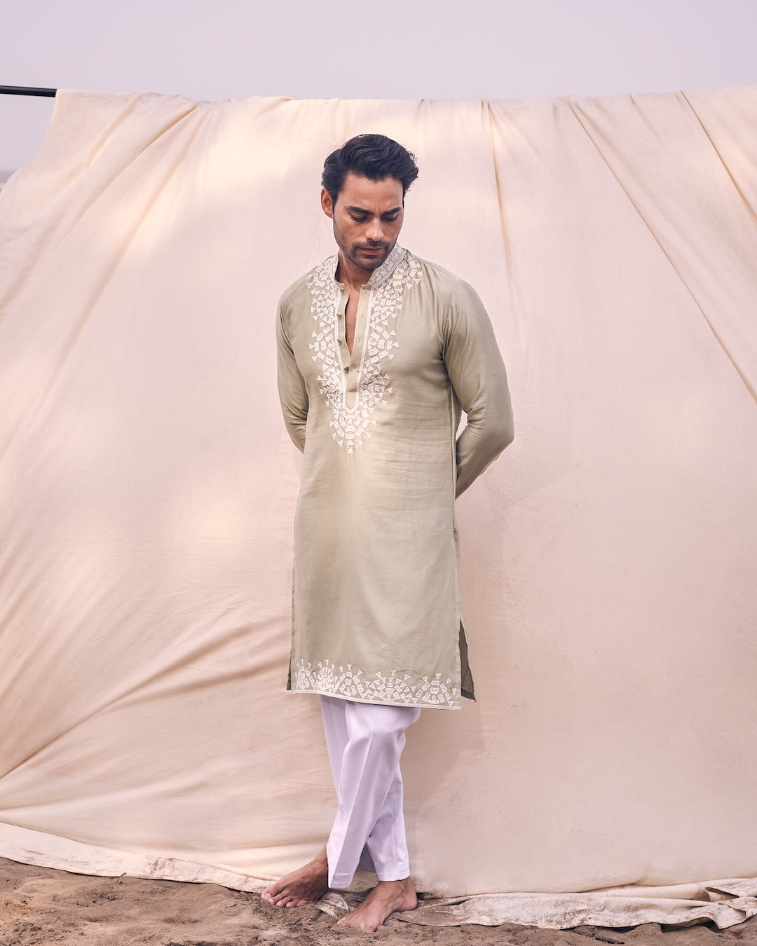 Tie-up Bandi Set With Multicoulour Embroidery